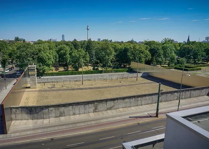 Newly Renovated Apartment In Ideal Location